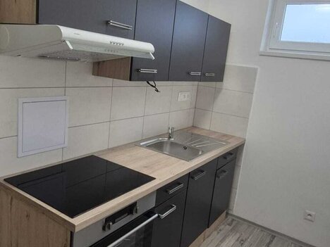 Moderní bydlení u Lipna: krásný zrekonstruovaný byt k pronájmu v Černé v Pošumaví